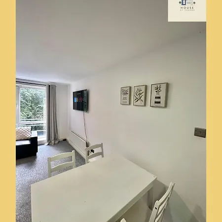 Your Perfect Student Pad In Leeds Long Stay Discounts Apartment *
